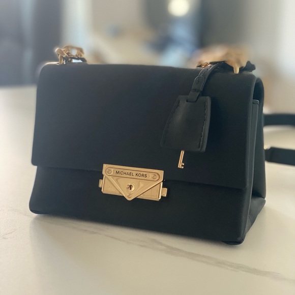 Micheal kors bag. - Picture 1 of 3